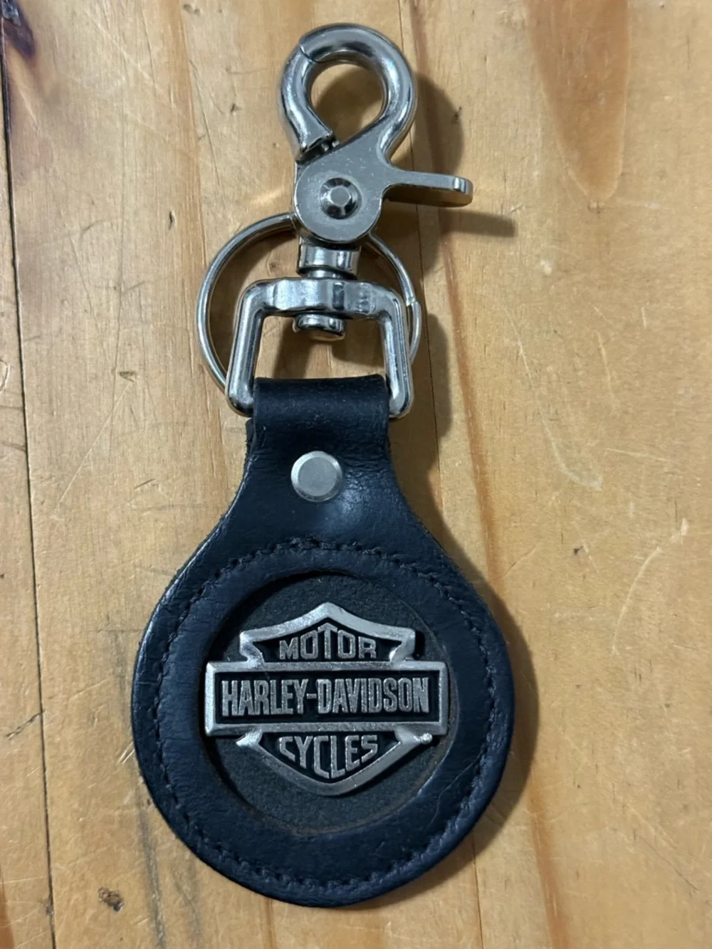 Harley-Davidson Black Leather Keychain with Silver Shield Emblem - Picture 1 of 5